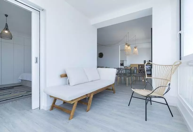 Luxurious Seaview Apartment In Estoril