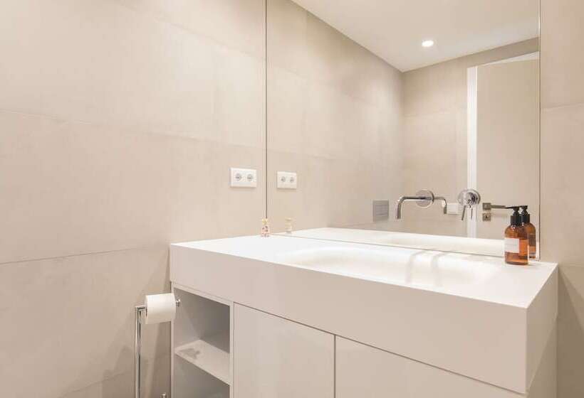 Luxurious Seaview Apartment In Estoril