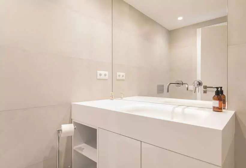 Luxurious Seaview Apartment In Estoril