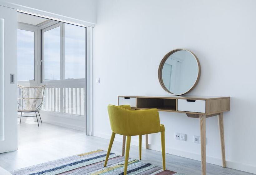 Luxurious Seaview Apartment In Estoril