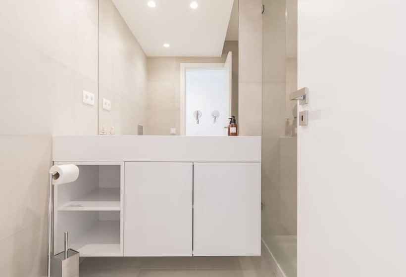 Luxurious Seaview Apartment In Estoril