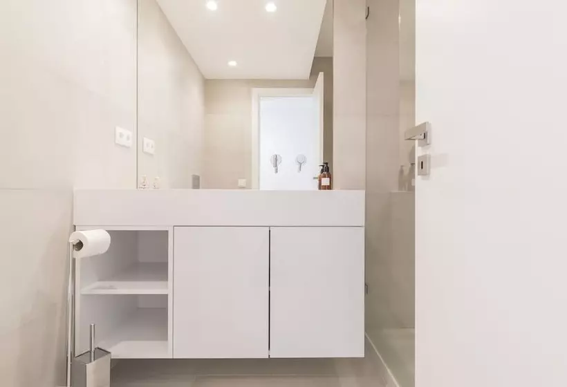 Luxurious Seaview Apartment In Estoril