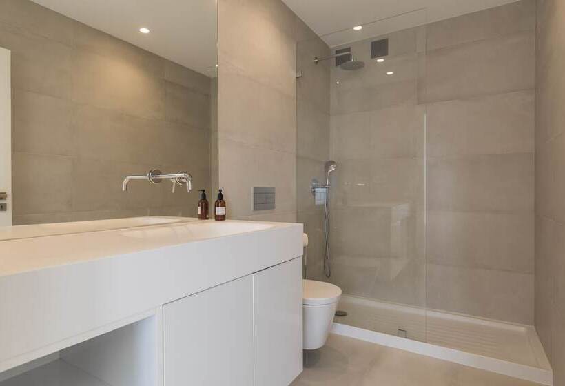 Luxurious Seaview Apartment In Estoril