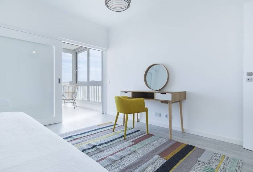 Luxurious Seaview Apartment In Estoril
