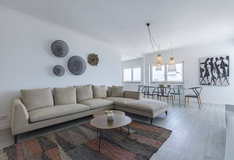 Luxurious Seaview Apartment In Estoril