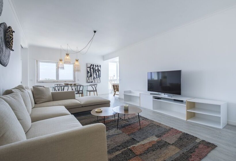 Luxurious Seaview Apartment In Estoril