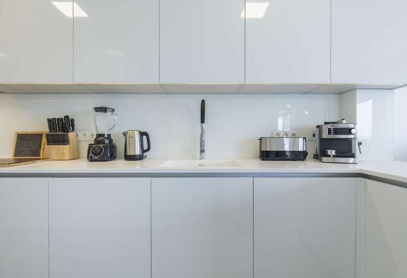 Luxurious Seaview Apartment In Estoril