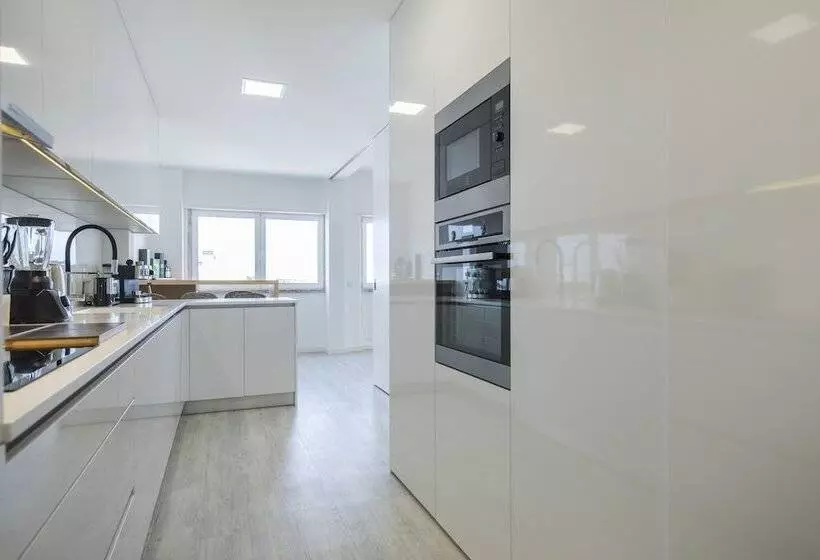 Luxurious Seaview Apartment In Estoril