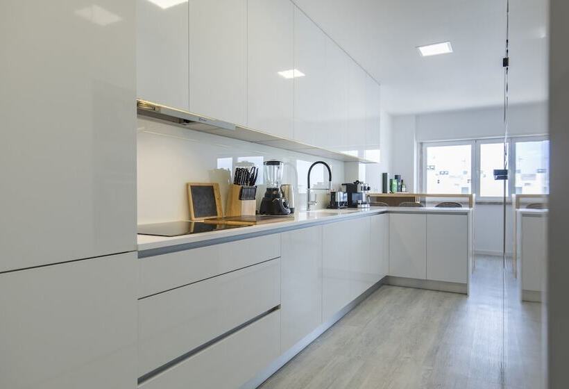 Luxurious Seaview Apartment In Estoril