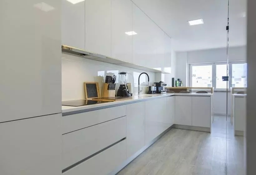 Luxurious Seaview Apartment In Estoril