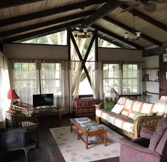 Aamiaismajoitus (B&B) Hale Maluhia Country Inn