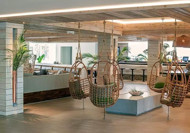 Отель Amara Cay Resort