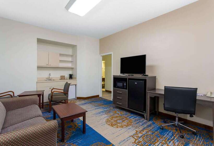 فندق Baymont By Wyndham Tallahassee