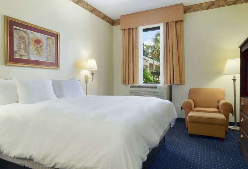 فندق Baymont By Wyndham Tallahassee