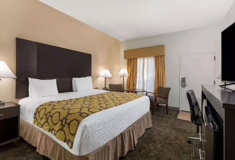 هتل Baymont By Wyndham Tallahassee