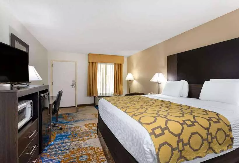 هتل Baymont By Wyndham Tallahassee