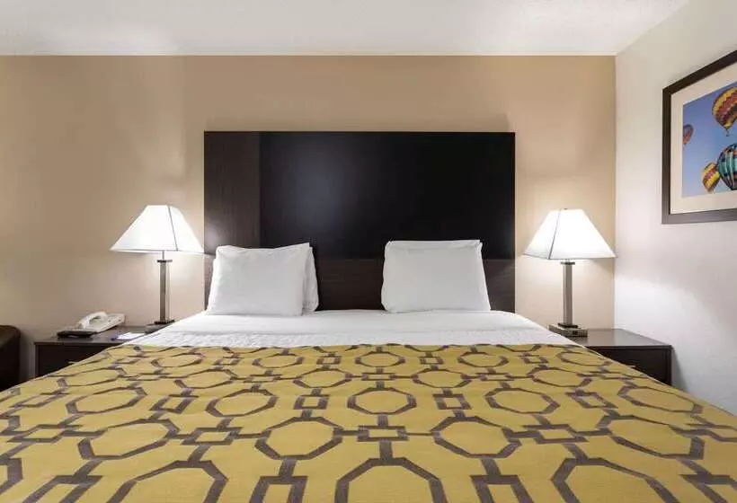 هتل Baymont By Wyndham Tallahassee