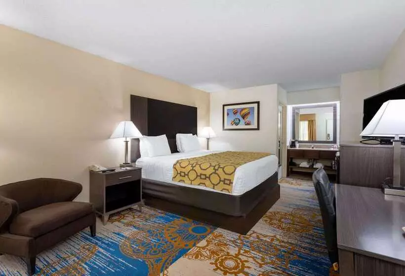 هتل Baymont By Wyndham Tallahassee