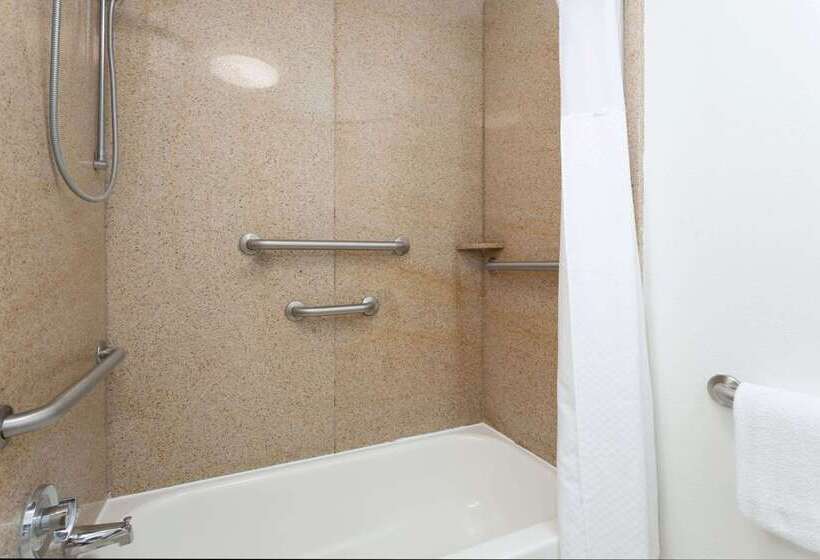 فندق Baymont By Wyndham Tallahassee