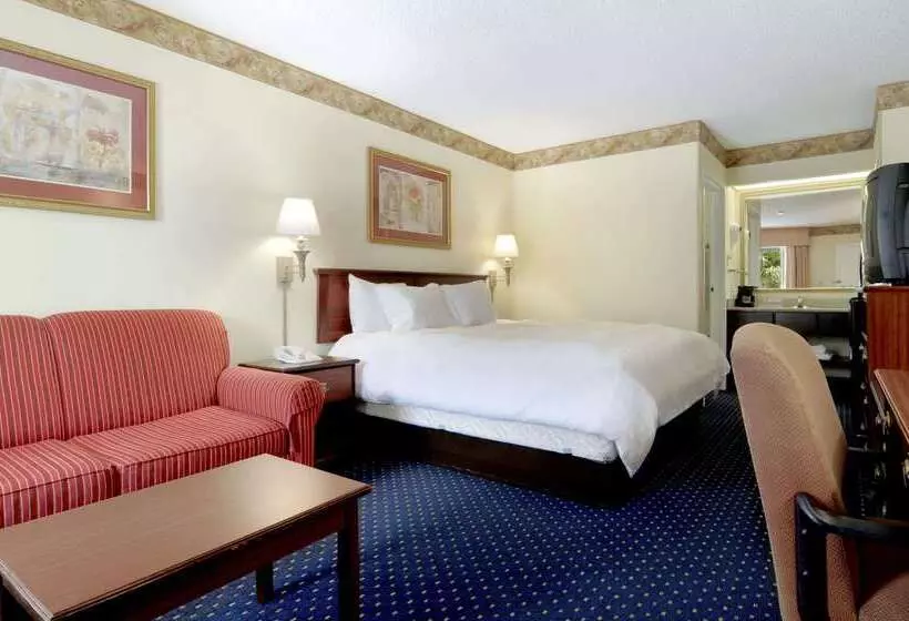 هتل Baymont By Wyndham Tallahassee