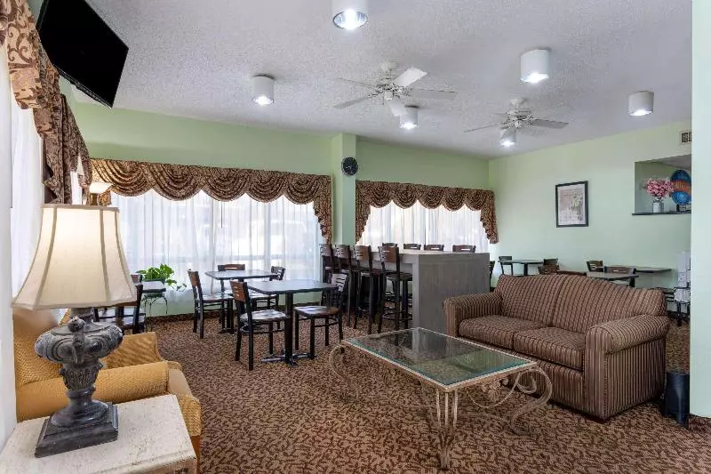 هتل Baymont By Wyndham Tallahassee