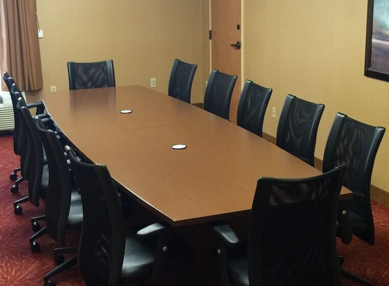 هتل Hampton Inn Altoona