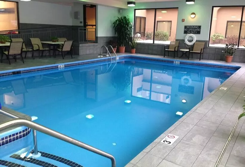 호텔 Hampton Inn Altoona