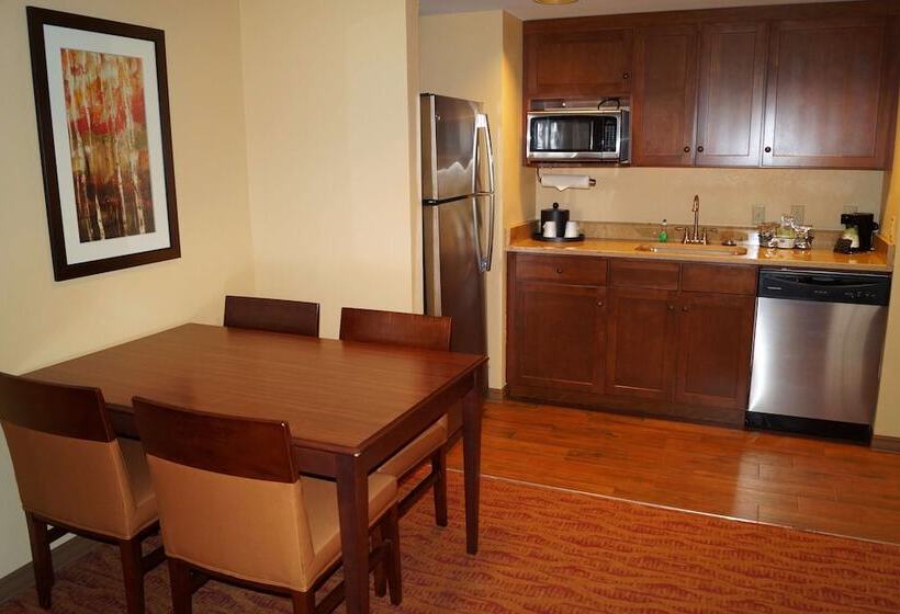 هتل Hampton Inn Altoona