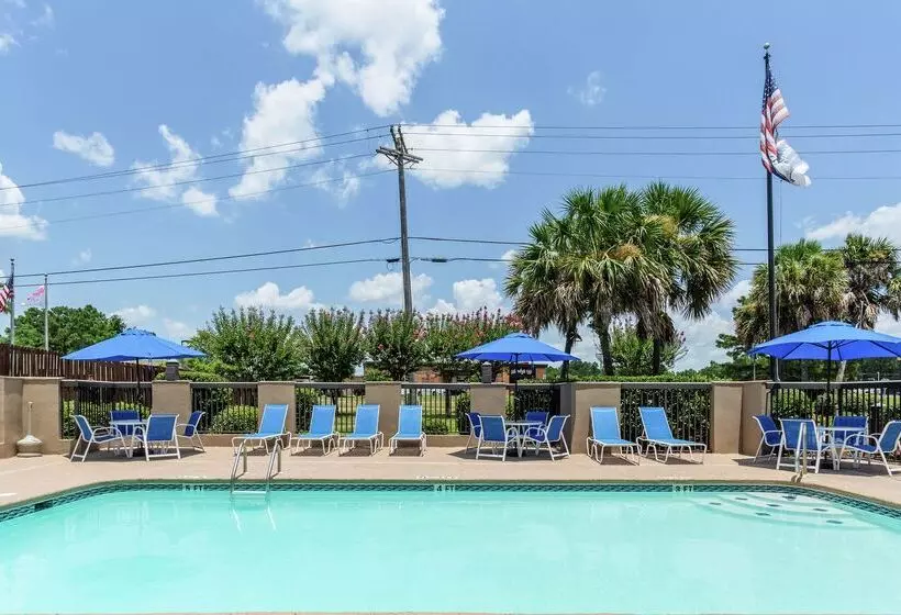 בית מלון כפרי Hampton Inn Biloxi Ocean Springs