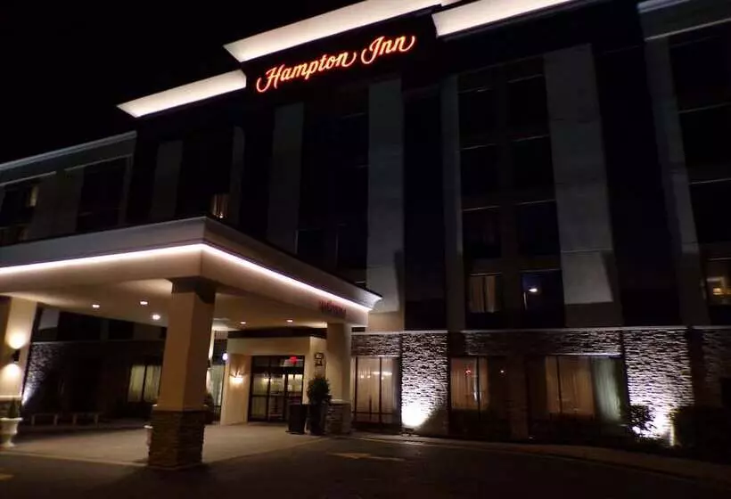 בית מלון כפרי Hampton Inn Carlstadtat The Meadowlands
