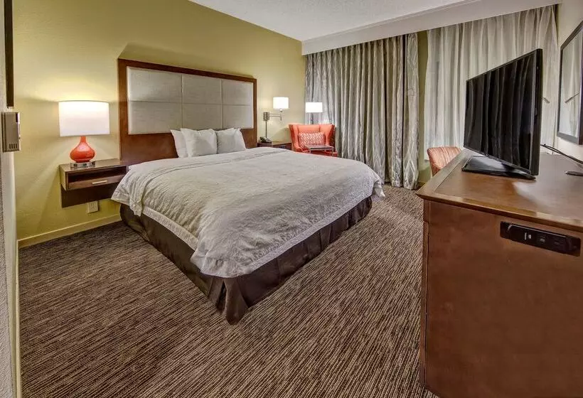 هتل Hampton Inn By Hilton Concord/kannapolis