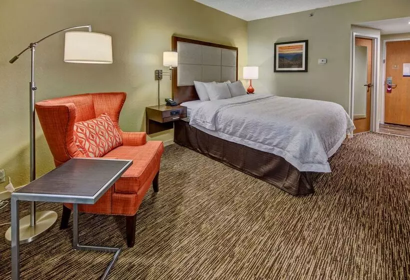 هتل Hampton Inn By Hilton Concord/kannapolis