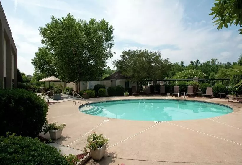 هتل Hampton Inn By Hilton Concord/kannapolis