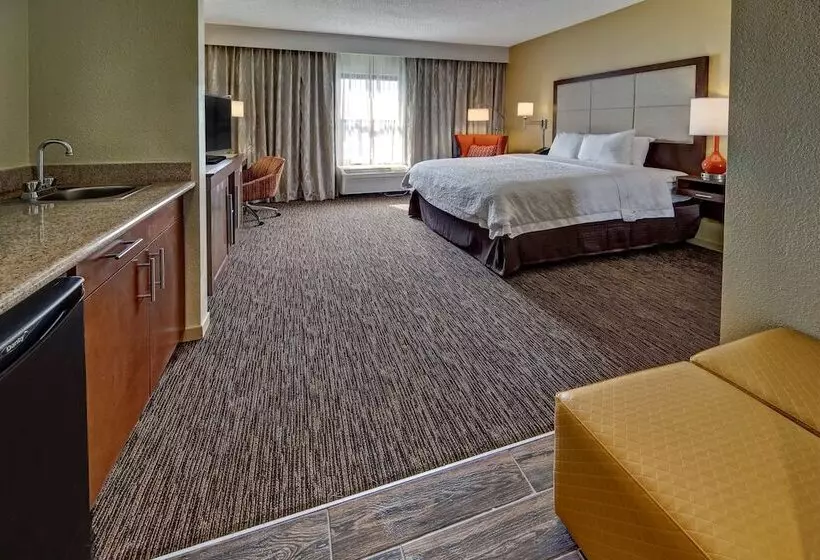 هتل Hampton Inn By Hilton Concord/kannapolis