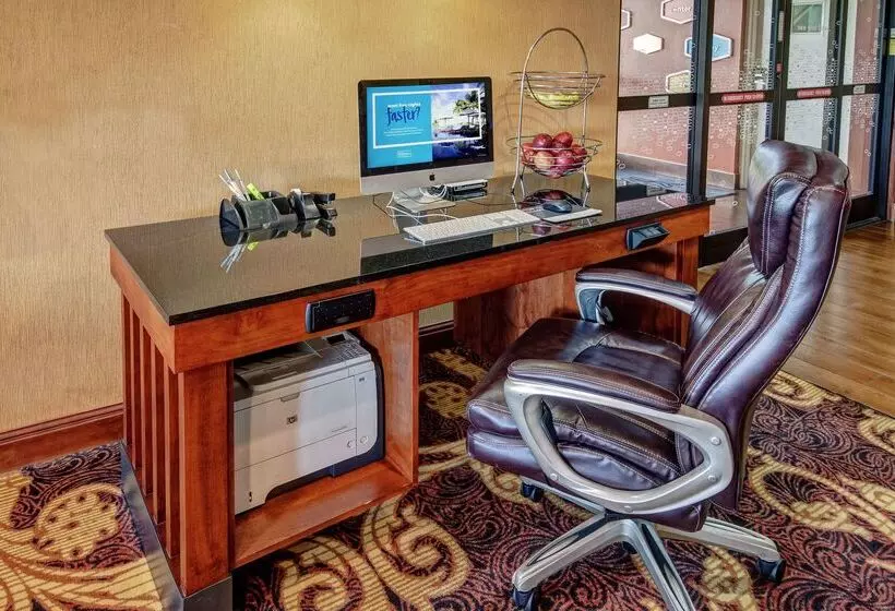 Отель Hampton Inn Corinth