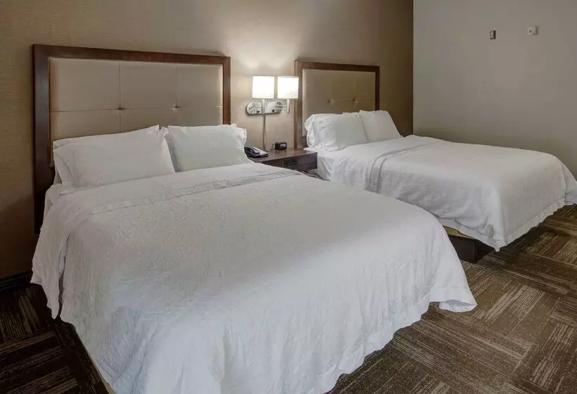 Отель Hampton Inn Corinth