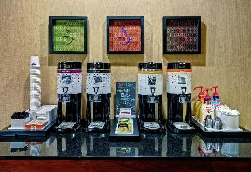 Отель Hampton Inn Corinth