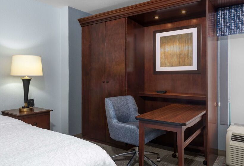 هتل Hampton Inn Denverinternational Airport