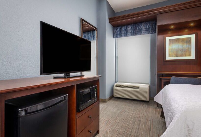 هتل Hampton Inn Denverinternational Airport