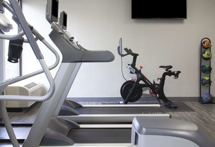 هتل Hampton Inn Evansville