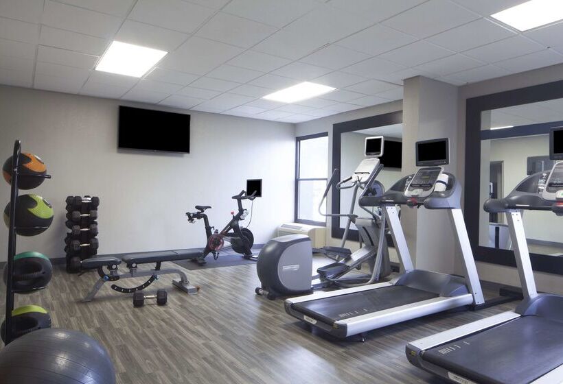 هتل Hampton Inn Evansville