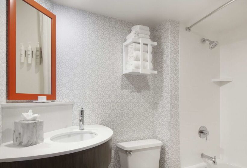 هتل Hampton Inn Evansville