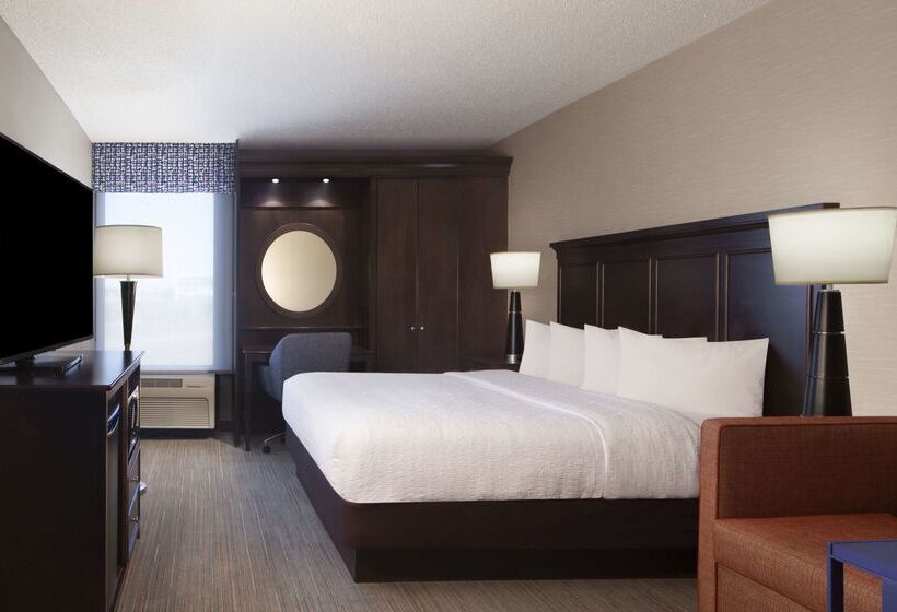 هتل Hampton Inn Evansville