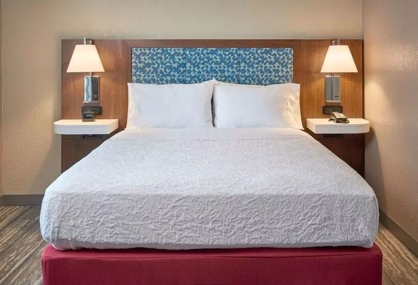 Отель Hampton Inn By Hilton Harrisburg West