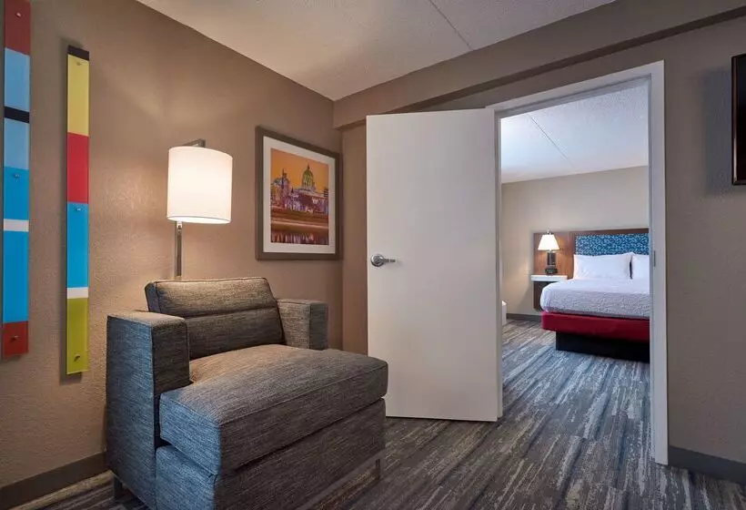Отель Hampton Inn By Hilton Harrisburg West