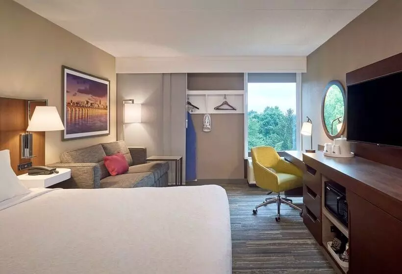Отель Hampton Inn By Hilton Harrisburg West