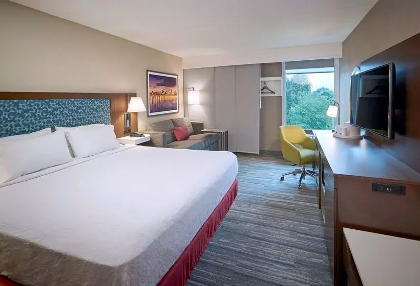 Отель Hampton Inn By Hilton Harrisburg West