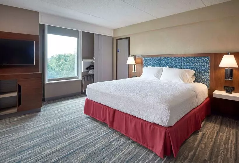 Отель Hampton Inn By Hilton Harrisburg West