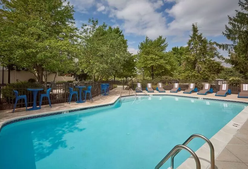 Отель Hampton Inn By Hilton Harrisburg West