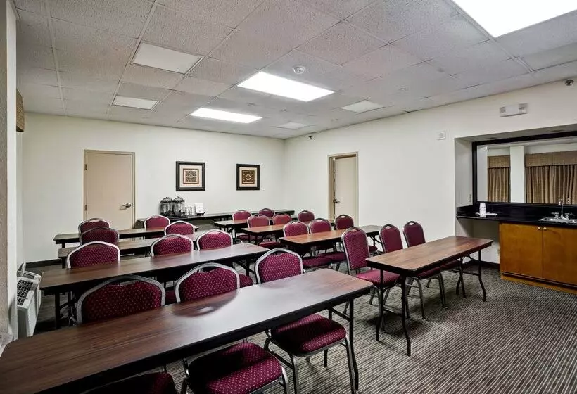 בית מלון כפרי Hampton Inn Knoxvilleairport